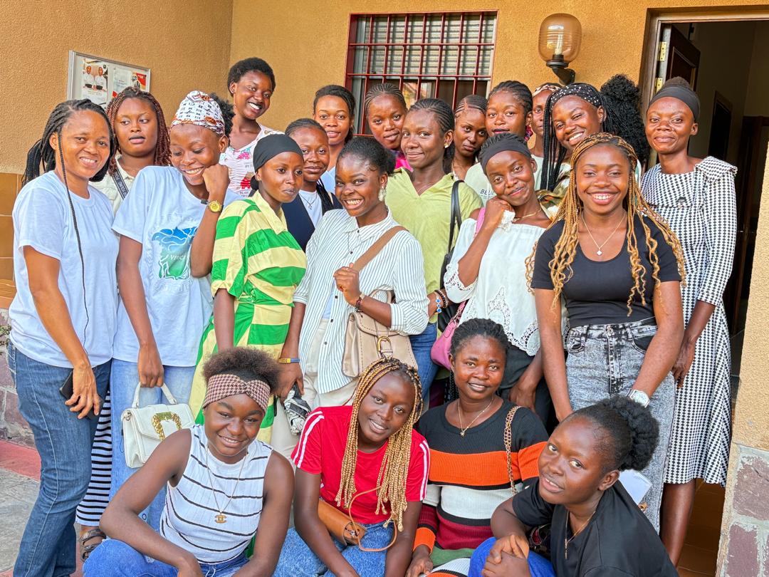 Africanas becadas por COSO Y HARAMBEE gracias a Diseños que Cambian Vidas 2025
